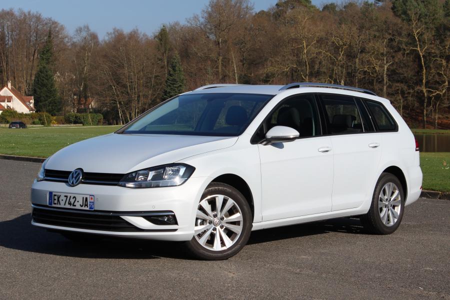  Volkswagen Golf TSI Variant 2017 года  (WW) (фото 23 из 31)
